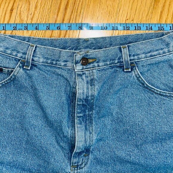 Lee Women's High Waisted Shorts SIZE 16 WAIST - Picture 3 of 3